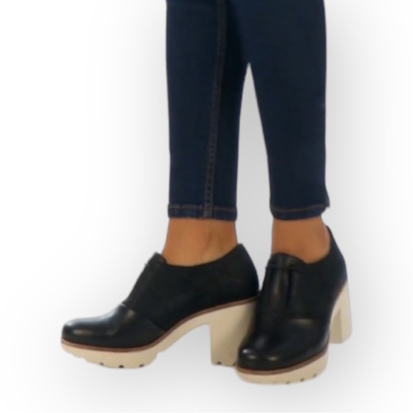 Camper Black and Cream Ankle Boots - Picture 2 of 9